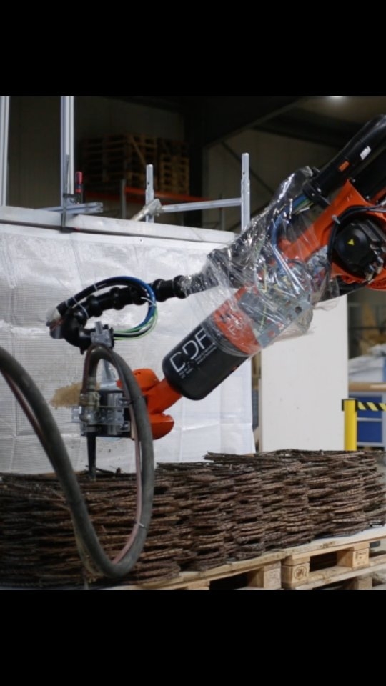 Watch our robotic arm spray earth onto willow rebar, creating a hybrid earth-willow component. The aim is to explore new pathways to automate the fabrication of sustainable construction components using natural materials. 🌱🤖🏗

#DigitalFabrication #DigitalCircularConstruction #EarthSpraying #EarthConstruction #EarthArchitecture #RoboticArchitecture #RoboticConstruction